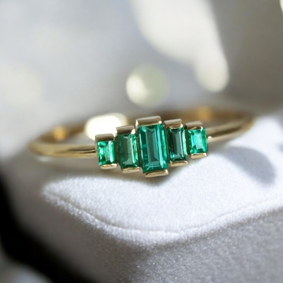 Minimalist Emerald CZ baguette cut 14k gold plated ring New. - Picture 2 of 10